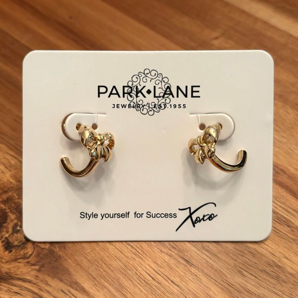 Park Lane | Huggie Bow Earrings | Gold